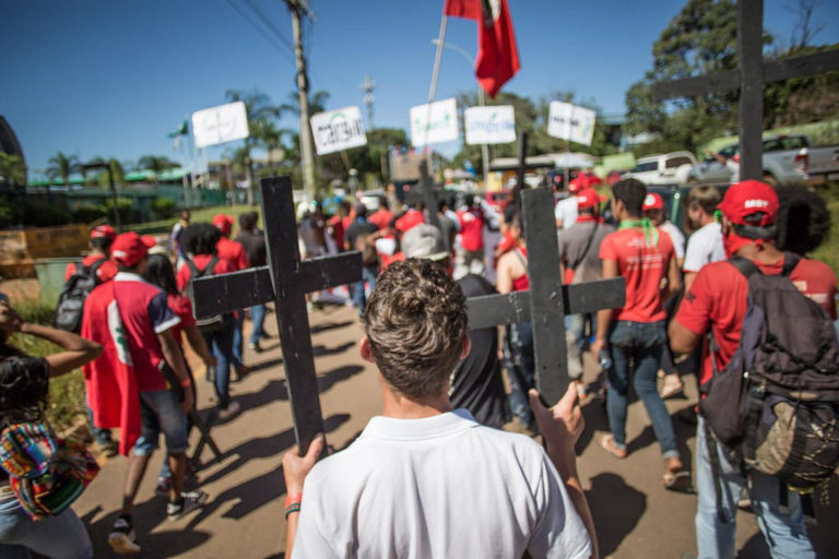Brasil: Después de 20 años, el Movimiento de Trabajadores Rurales Sin Tierra recuerda la Masacre de Eldorado dos Carajás y dice NO al Golpe